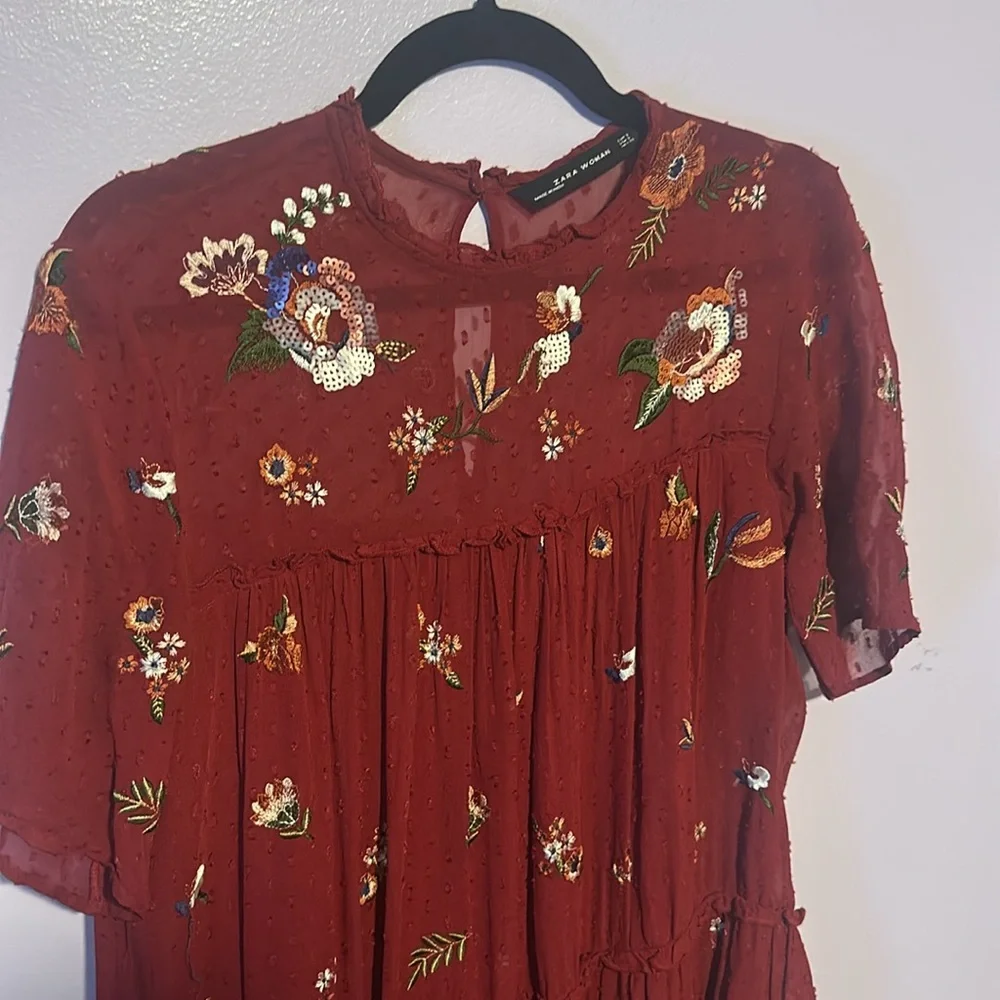 Zara burgundy embroidered floral sequin tiered dress. Limited edition. Size S. - Picture 4 of 7